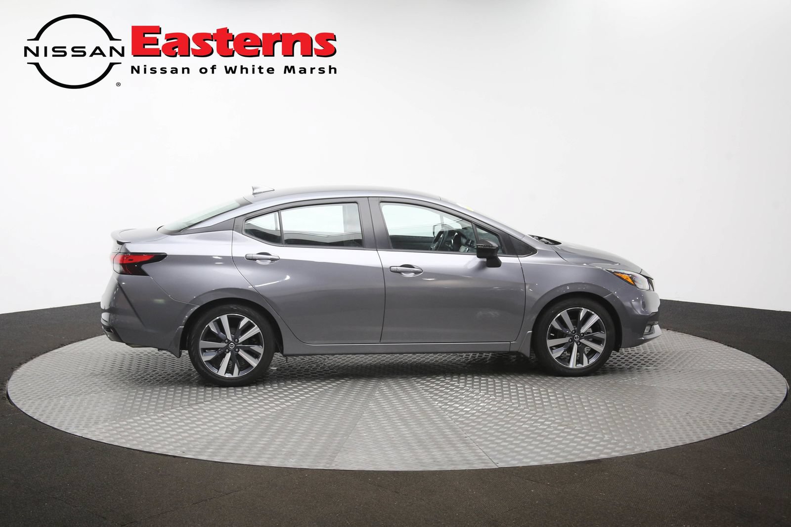 Used 2021 Nissan Versa SR FWD image 43