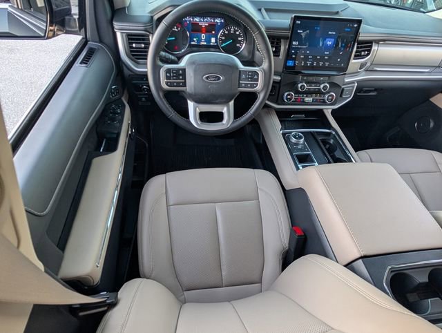 Used 2024 Ford Expedition XLT image 8