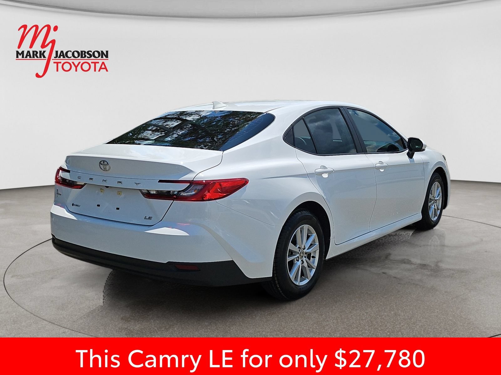 Used 2025 Toyota Camry LE FWD image 9