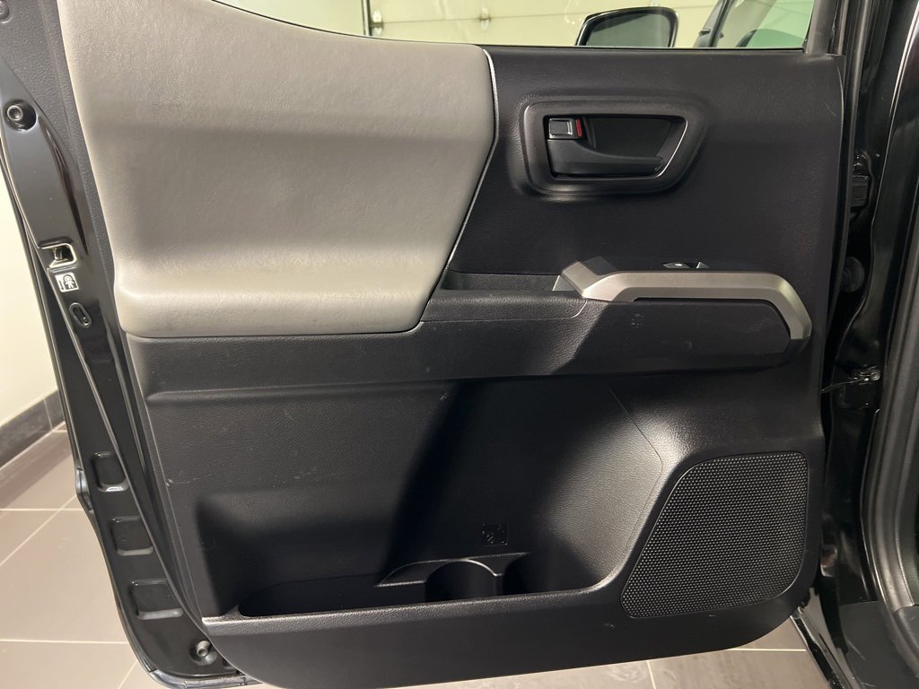 Used 2020 Toyota Tacoma SR5 w/ Technology Package image 32