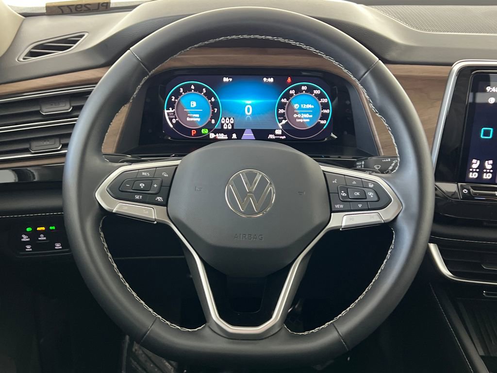 Used 2025 Volkswagen Atlas SE image 16