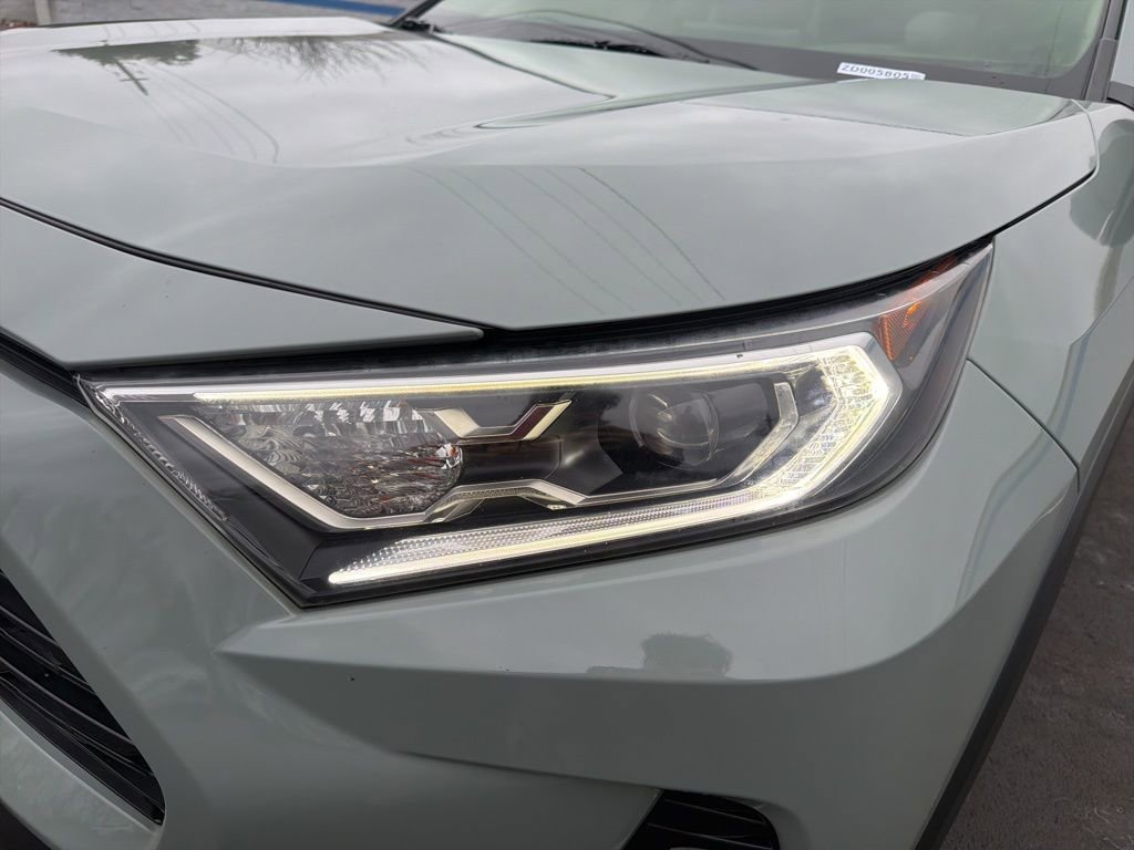 Used 2019 Toyota RAV4 XLE image 9
