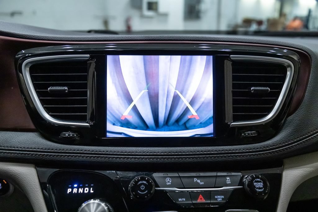 Used 2019 Chrysler Pacifica Limited FWD image 21
