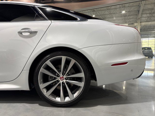 Used 2016 Jaguar XJ R-Sport RWD image 20