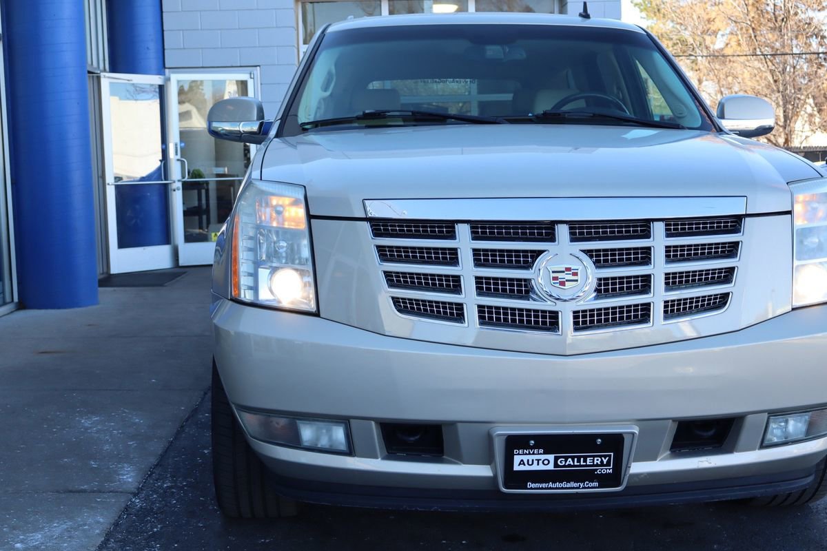 Used 2007 Cadillac Escalade AWD w/ Information Package image 35