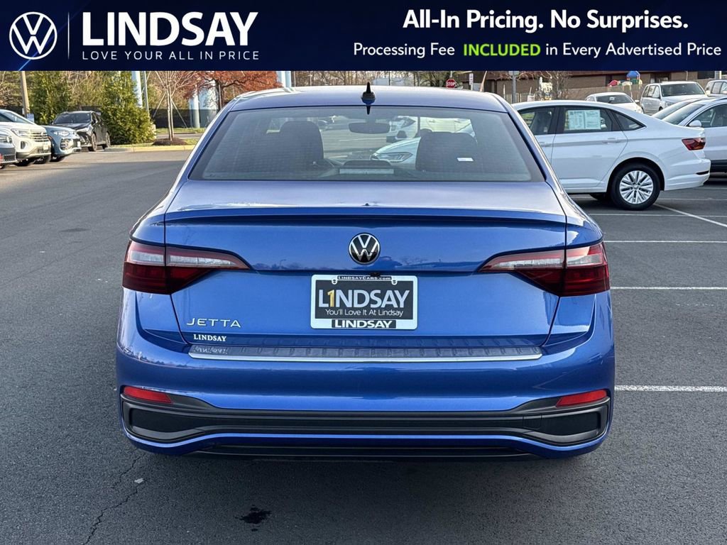 Used 2023 Volkswagen Jetta Sport image 4