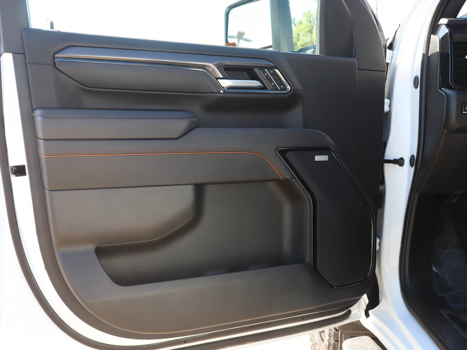 Used 2025 GMC Sierra 2500 AT4 w/ AT4 Premium Plus Package AWD/4WD image 17