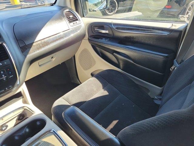 Used 2014 Chrysler Town & Country Touring image 18