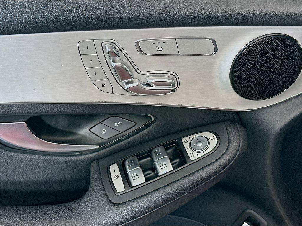 Used 2020 Mercedes-Benz GLC 300 image 17