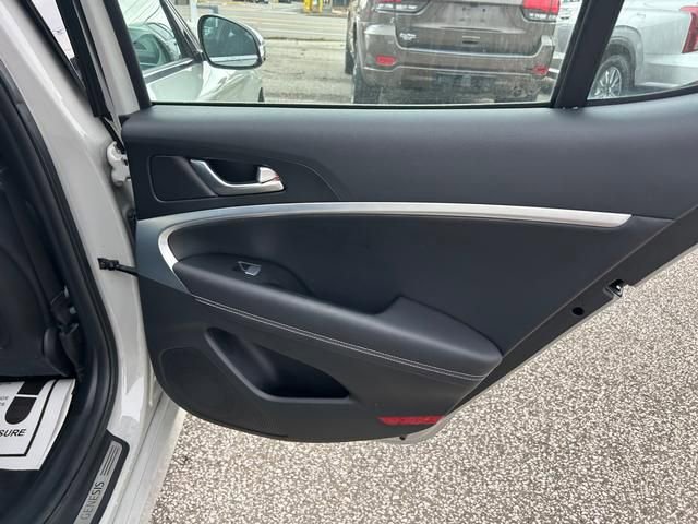 Used 2024 Genesis G70 2.5T image 27