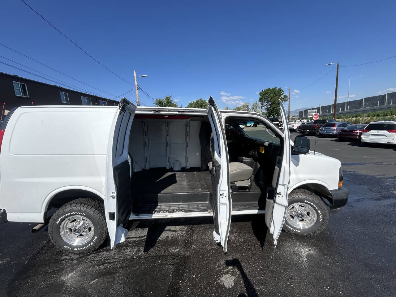 Used 2020 Chevrolet Express 2500 2500 3dr Cargo Van w/ Driver Convenience Package image 33