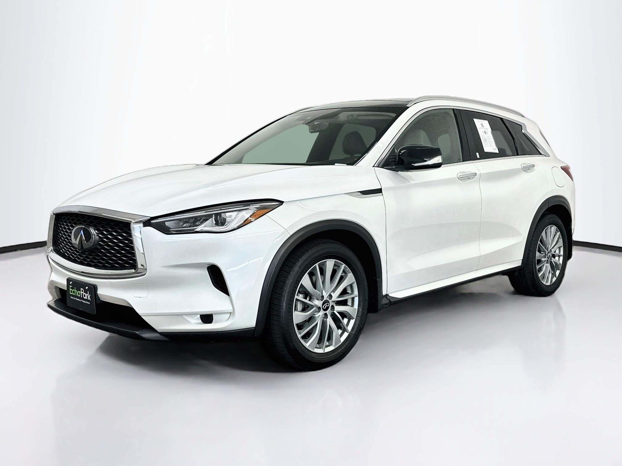 Used 2023 INFINITI QX50 Luxe AWD/4WD image 3