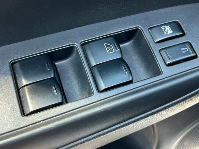 Used 2013 Nissan Versa SV FWD image 14