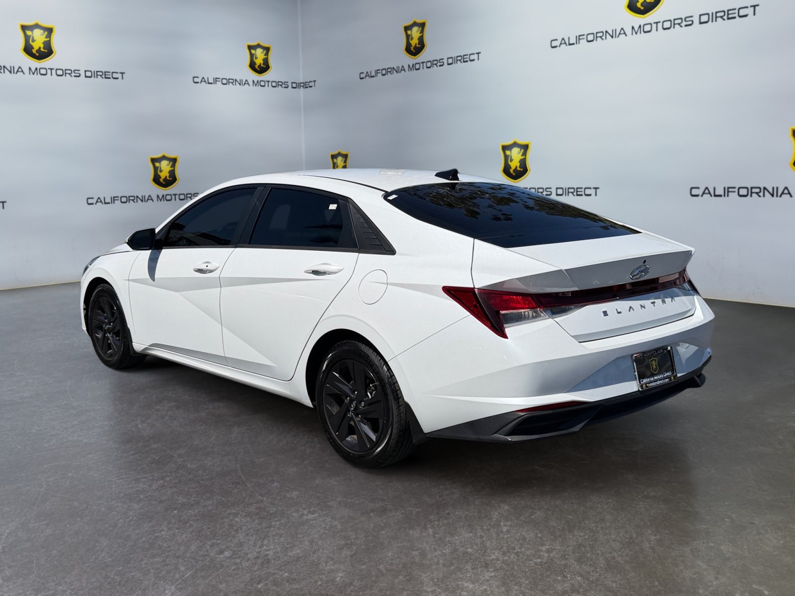 Used 2022 Hyundai Elantra SEL w/ Convenience Package FWD image 3