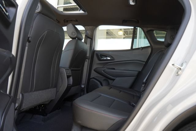Used 2026 Chevrolet Trax RS w/ Sunroof Package FWD image 28