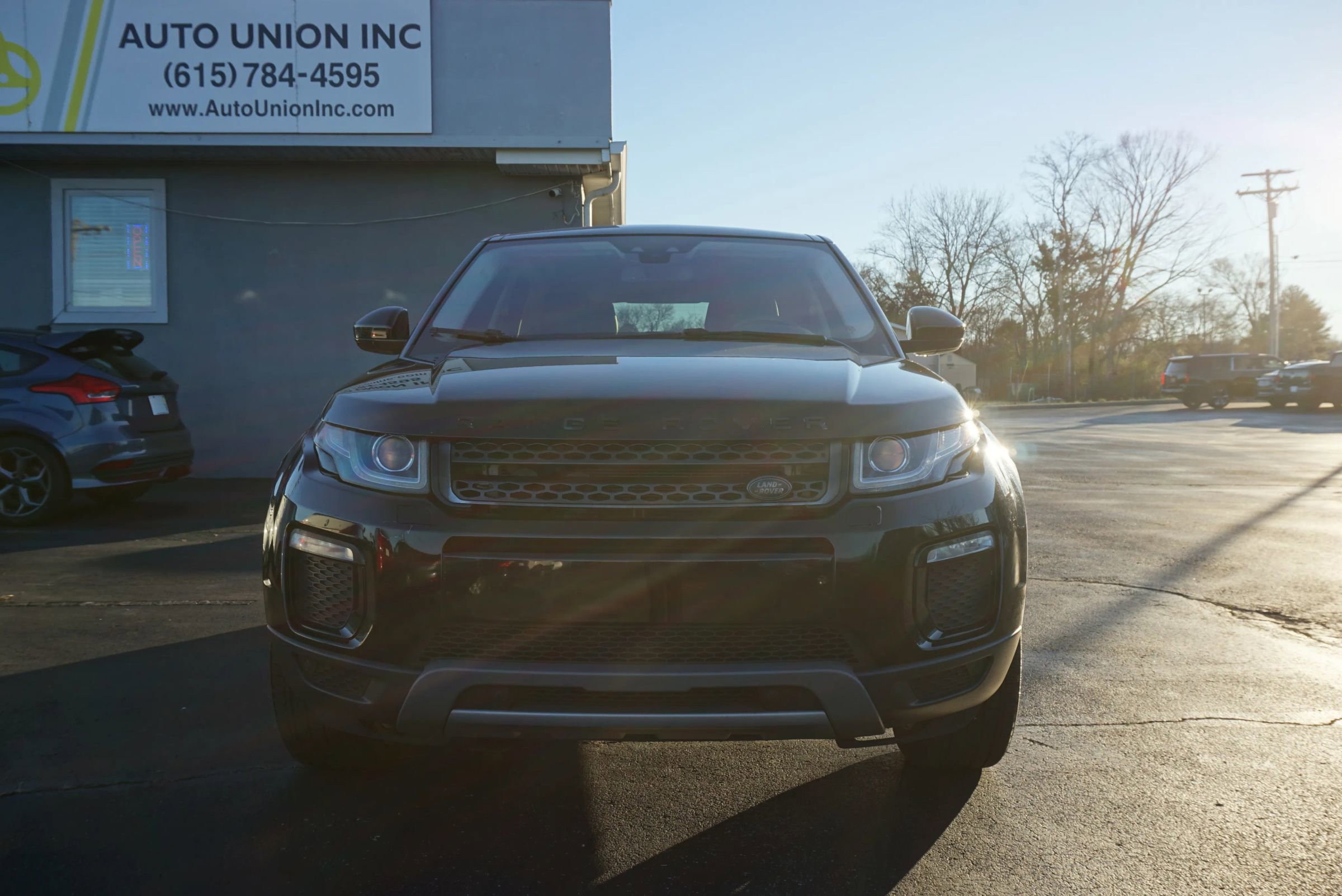 Used 2018 Land Rover Range Rover Evoque HSE AWD/4WD image 2