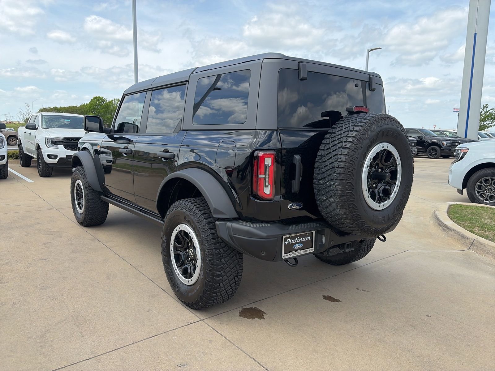 Used 2023 Ford Bronco Badlands image 3