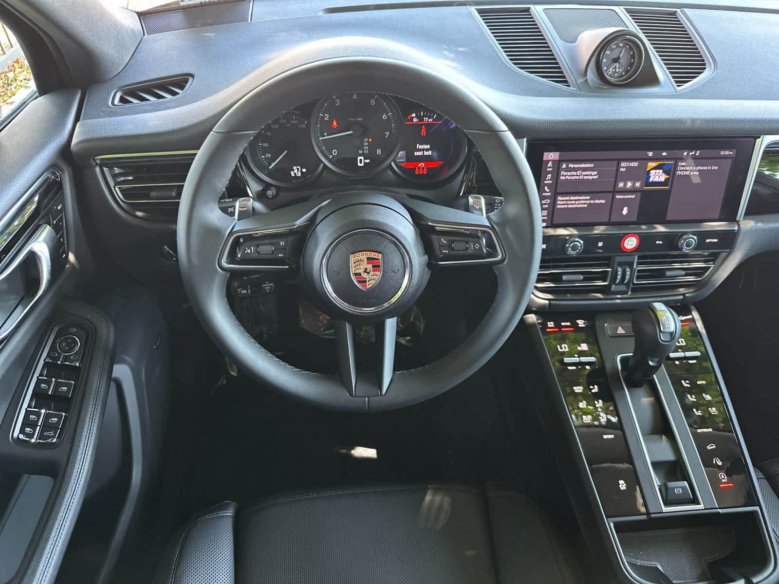 Certified 2025 Porsche Macan AWD/4WD image 15