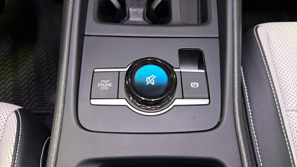 Used 2025 Volkswagen Tiguan SE AWD/4WD image 37