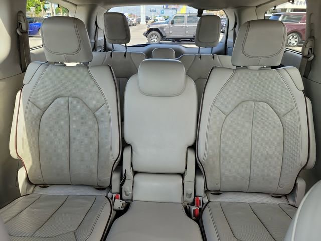 Used 2017 Chrysler Pacifica Limited FWD image 15