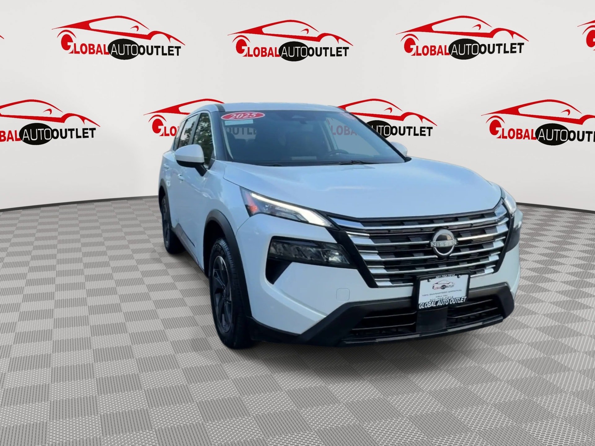 Used 2025 Nissan Rogue SV AWD/4WD image 2