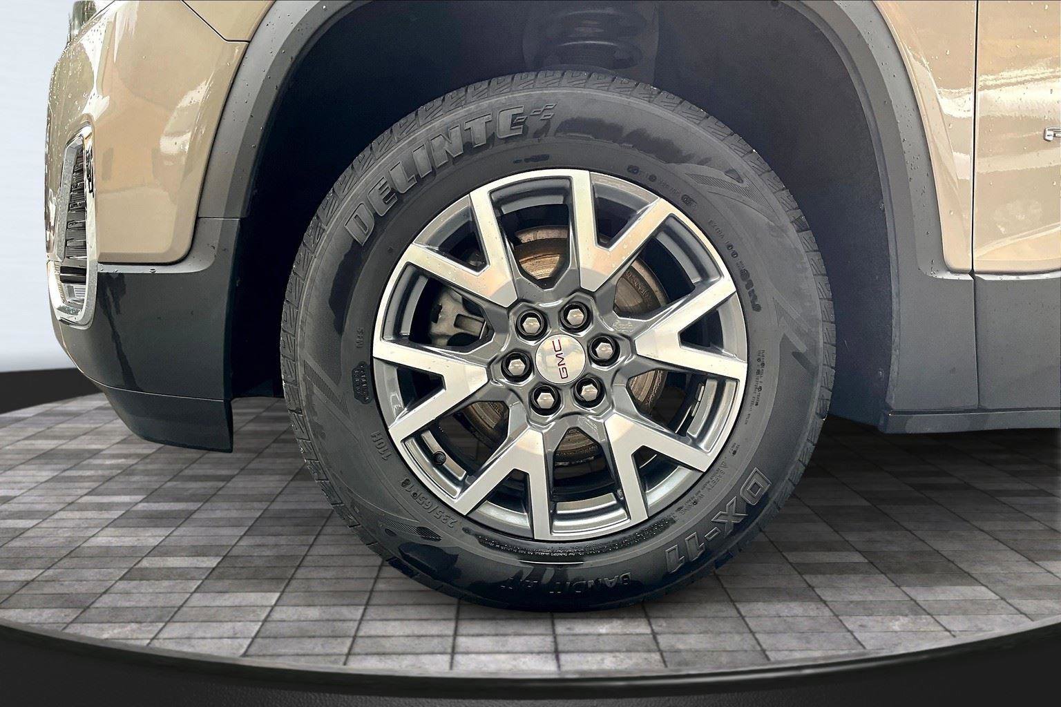 Used 2022 GMC Acadia SLT w/ Technology Package image 10