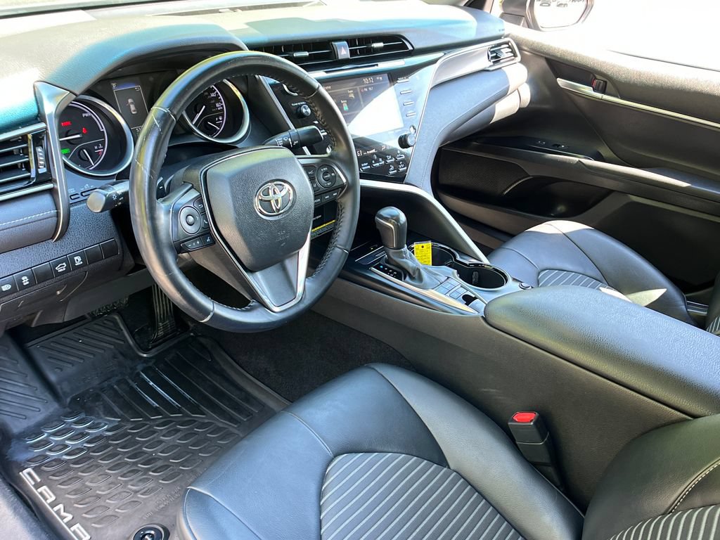 Used 2020 Toyota Camry SE w/ Sunroof Package FWD image 10