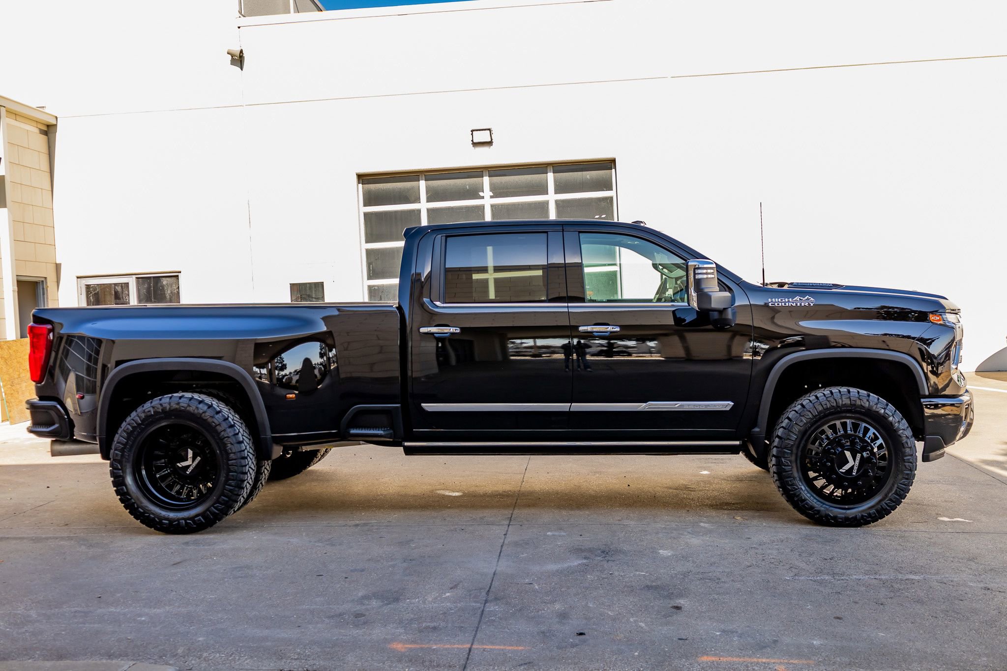 Used 2024 Chevrolet Silverado 3500 High Country w/ Technology Package image 11