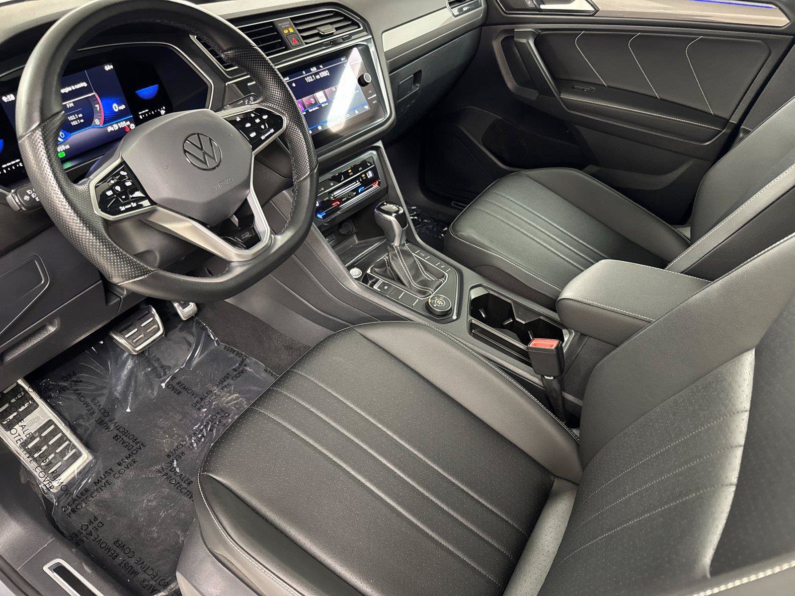 Used 2023 Volkswagen Tiguan SE R-Line AWD/4WD image 9