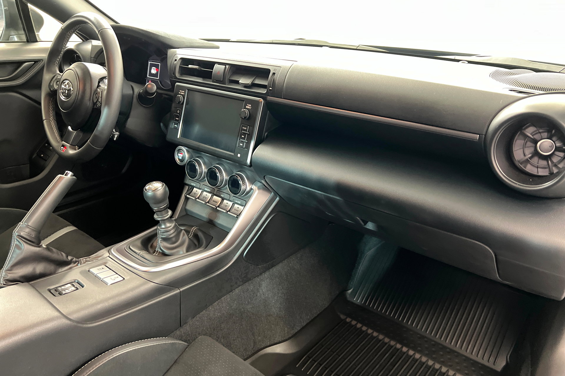 Certified 2025 Toyota GR86 Premium w/ Performance Package image 20