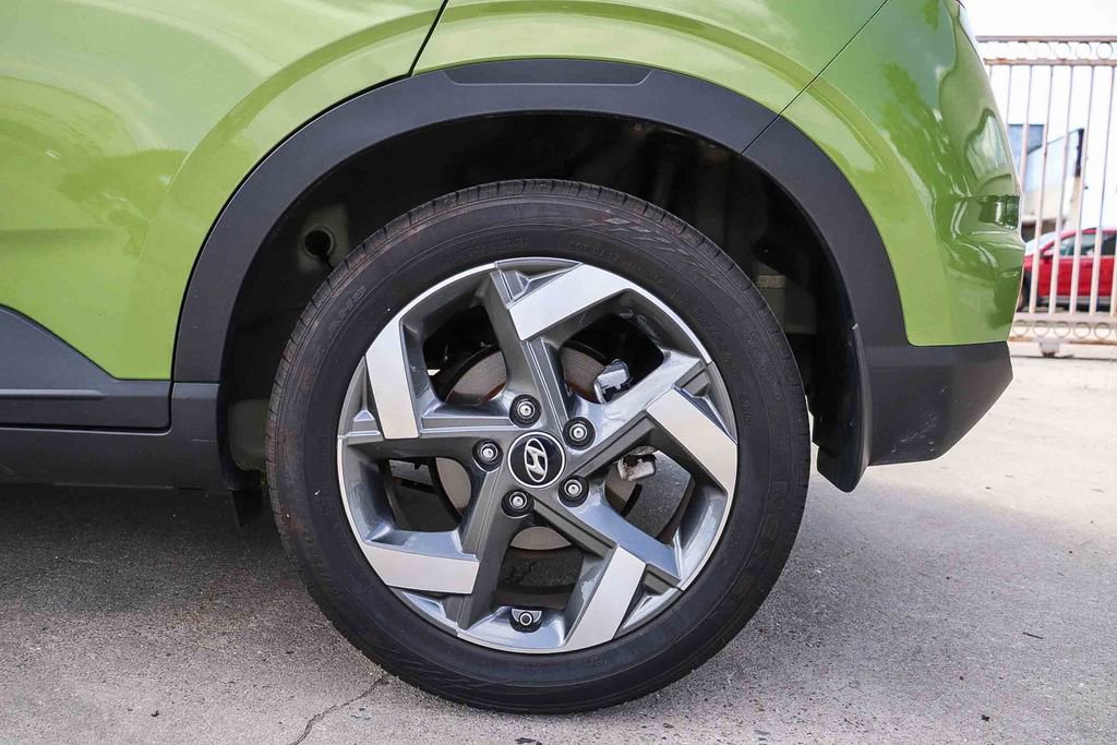 Used 2024 Hyundai Venue SEL image 10