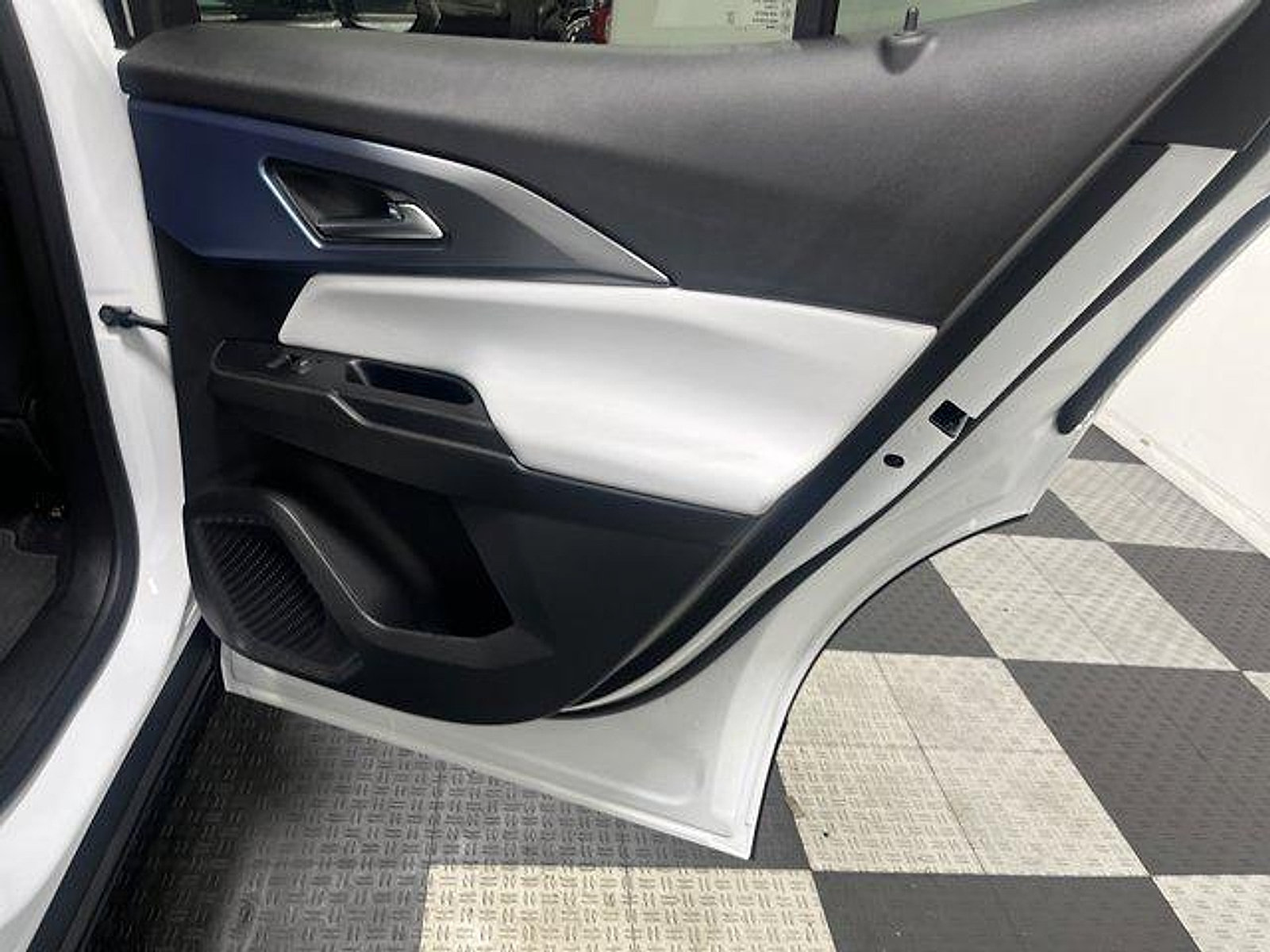 New 2026 Chevrolet Equinox EV LT AWD/4WD image 14
