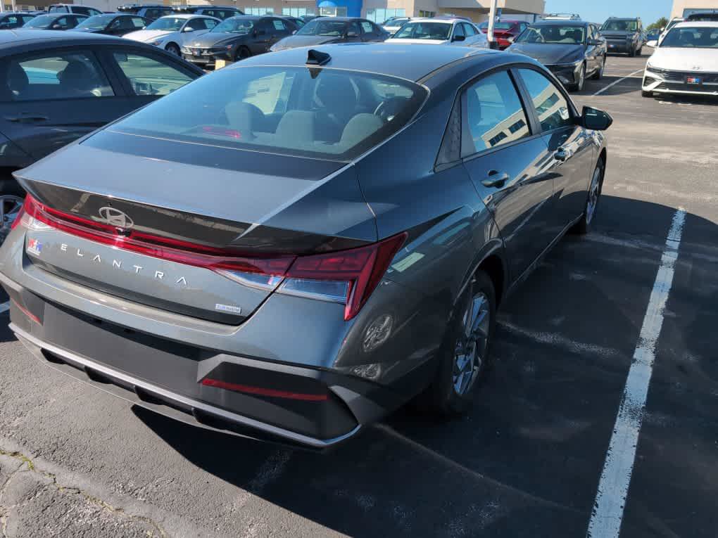 New 2026 Hyundai Elantra Hybrid FWD image 13
