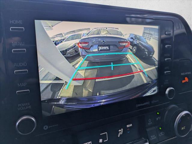 Used 2021 Toyota Highlander LE AWD/4WD image 13