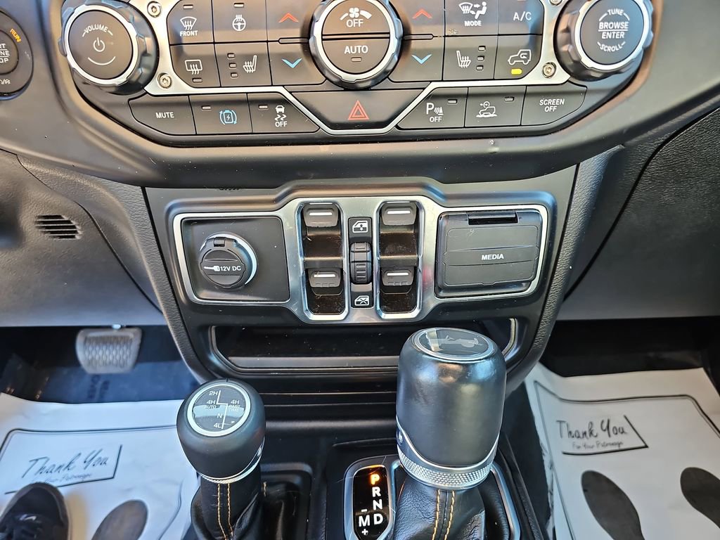 Used 2022 Jeep Wrangler Unlimited Sahara image 32