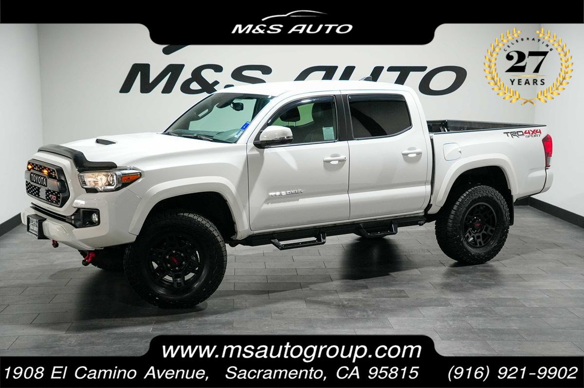 Used 2018 Toyota Tacoma TRD Sport w/ Technology Package image 1