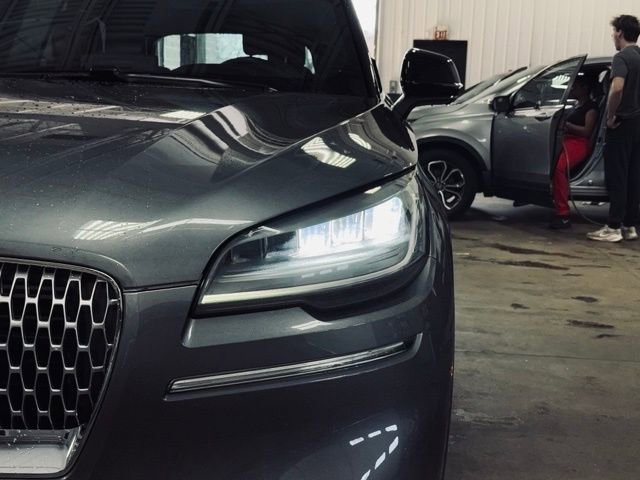 Used 2022 Lincoln Aviator Reserve w/ Elements Package Plus image 3