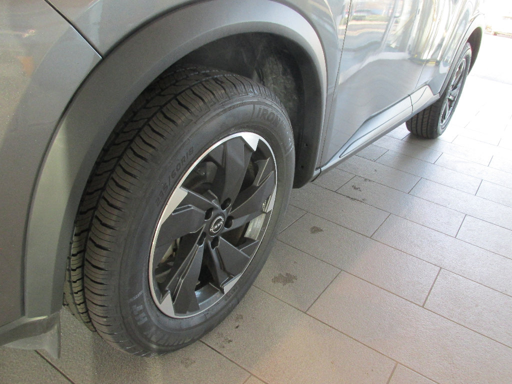 Used 2024 Nissan Rogue SV image 14