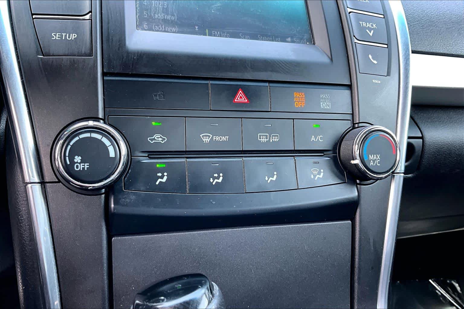 Used 2017 Toyota Camry SE FWD image 34