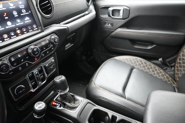 Used 2023 Jeep Gladiator Overland AWD/4WD image 31