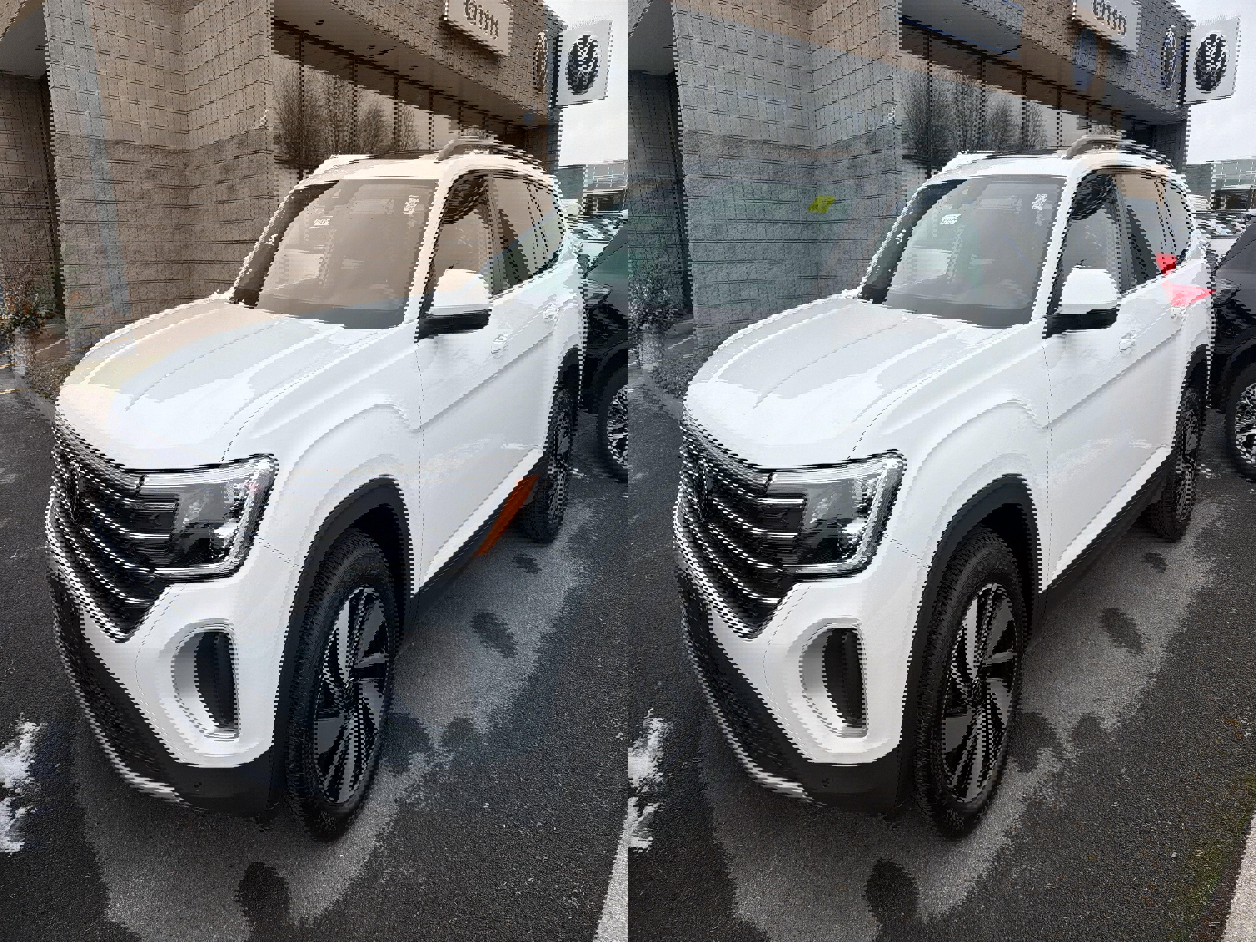 Used 2025 Volkswagen Atlas SE w/ Panoramic Sunroof Package image 3