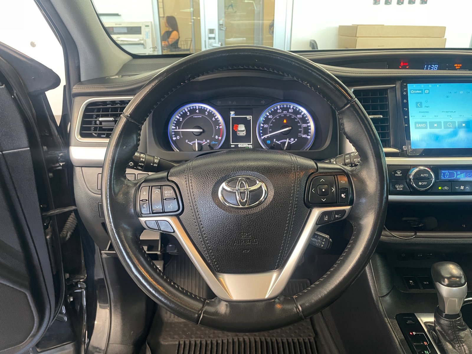 Used 2019 Toyota Highlander XLE FWD image 9