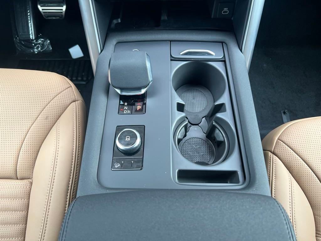 New 2025 Land Rover Discovery Dynamic SE image 25