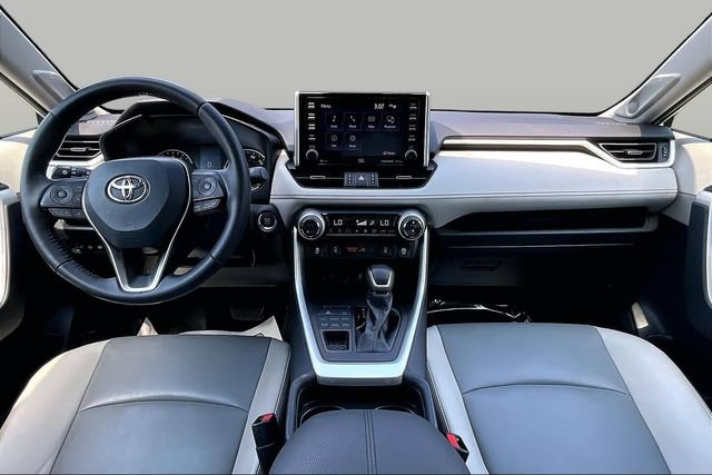 Used 2021 Toyota RAV4 XLE Premium AWD/4WD image 9