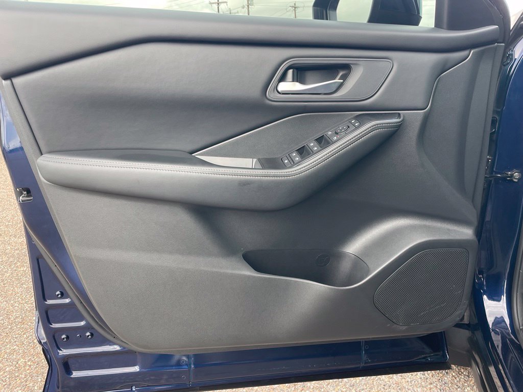Certified 2026 Nissan Rogue SV FWD image 13