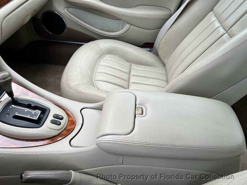 Used 2000 Jaguar XJ8 RWD image 53