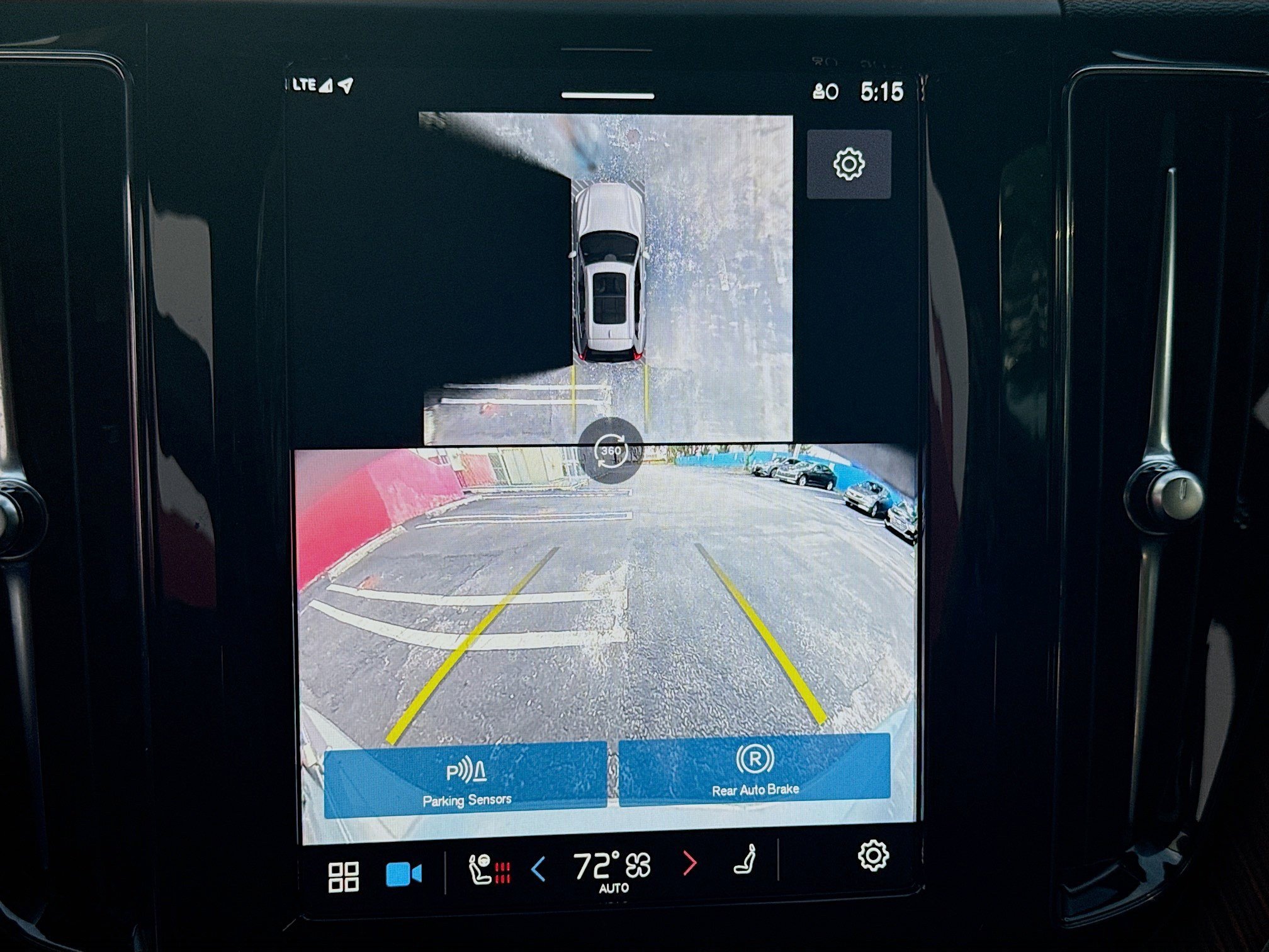 Used 2024 Volvo XC60 B5 Plus image 12