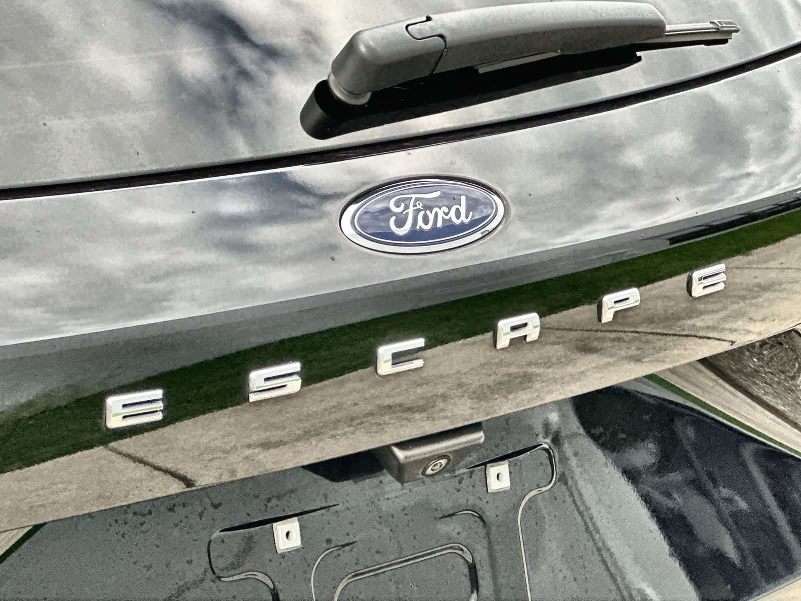Used 2022 Ford Escape Titanium w/ Titanium Elite Package AWD/4WD image 14