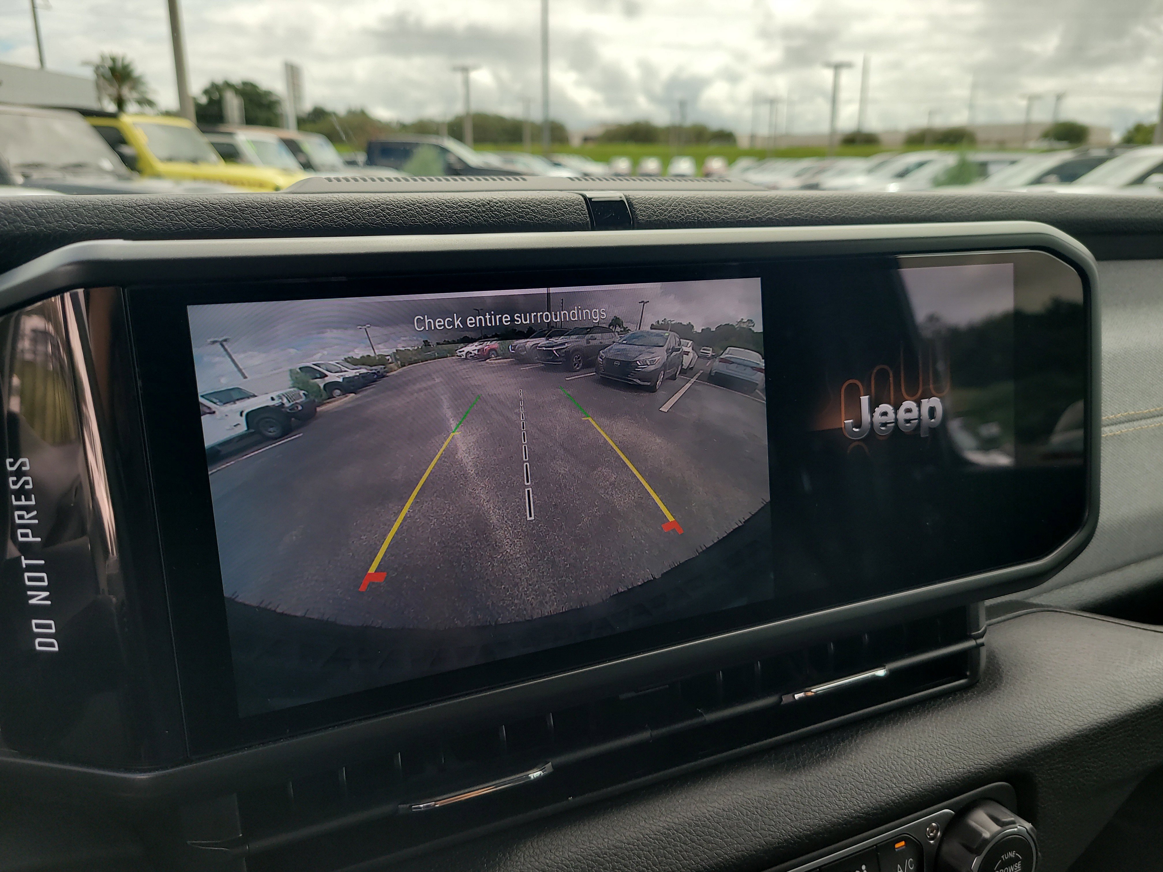 Used 2025 Jeep Wrangler Willys image 18