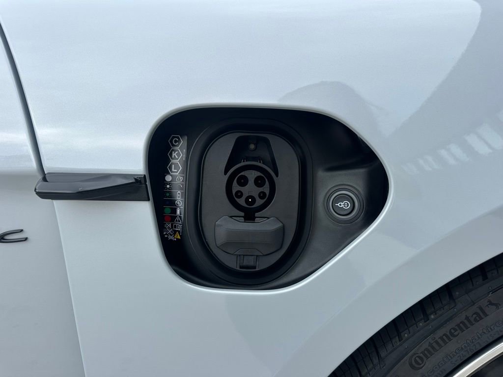 Used 2026 Porsche Taycan 4S image 45